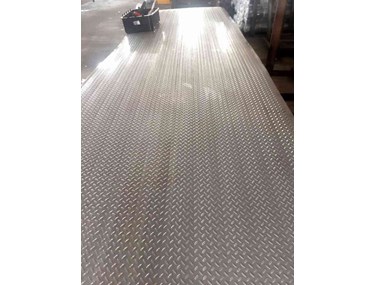 Cầu thang chống trượt