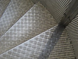 Cầu thang chống trượt